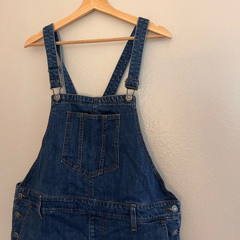 Old Navy | Overall Shorts - Picture 5 of 6